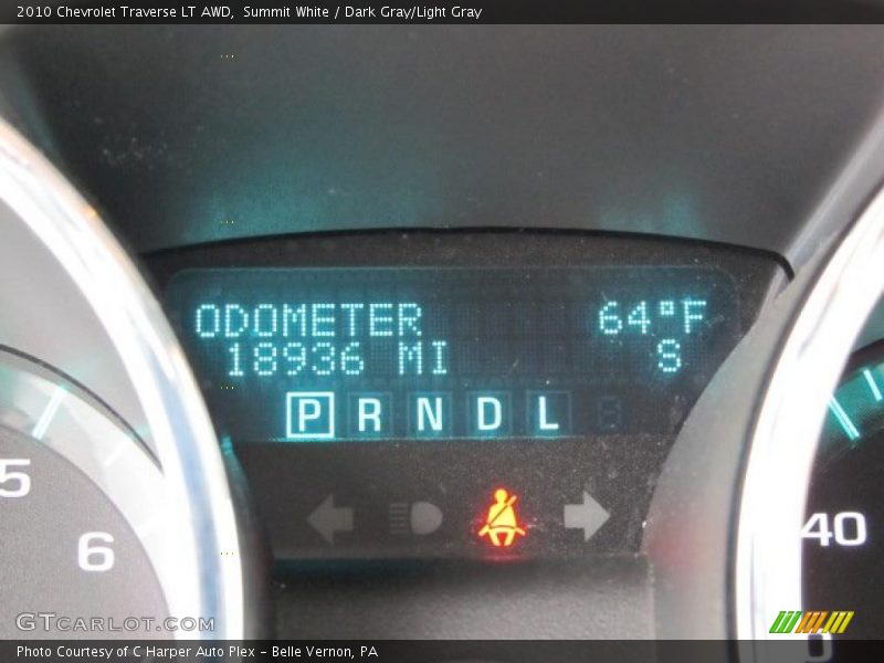 Summit White / Dark Gray/Light Gray 2010 Chevrolet Traverse LT AWD