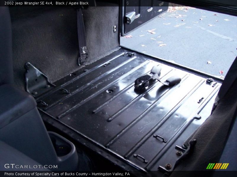  2002 Wrangler SE 4x4 Trunk
