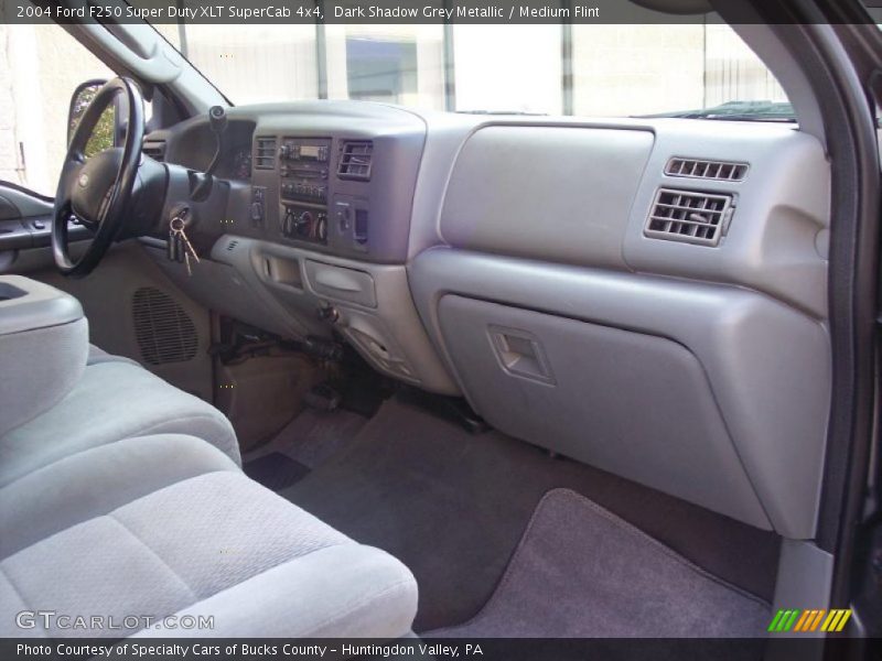 Dashboard of 2004 F250 Super Duty XLT SuperCab 4x4