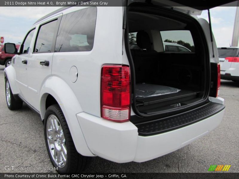 Bright White / Dark Slate Gray 2011 Dodge Nitro Heat 4.0