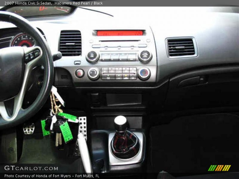 Controls of 2007 Civic Si Sedan