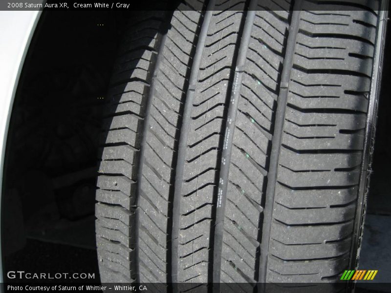 Cream White / Gray 2008 Saturn Aura XR