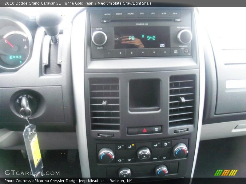 White Gold Pearl / Medium Slate Gray/Light Shale 2010 Dodge Grand Caravan SE