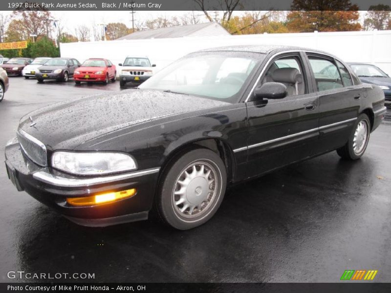 Front 3/4 View of 1997 Park Avenue Sedan