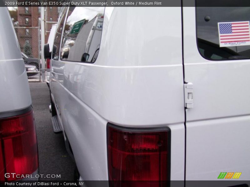 Oxford White / Medium Flint 2009 Ford E Series Van E350 Super Duty XLT Passenger