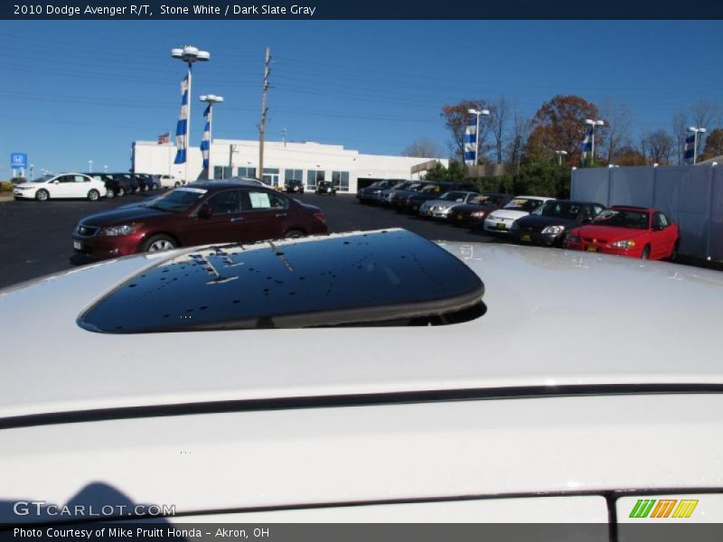 Stone White / Dark Slate Gray 2010 Dodge Avenger R/T