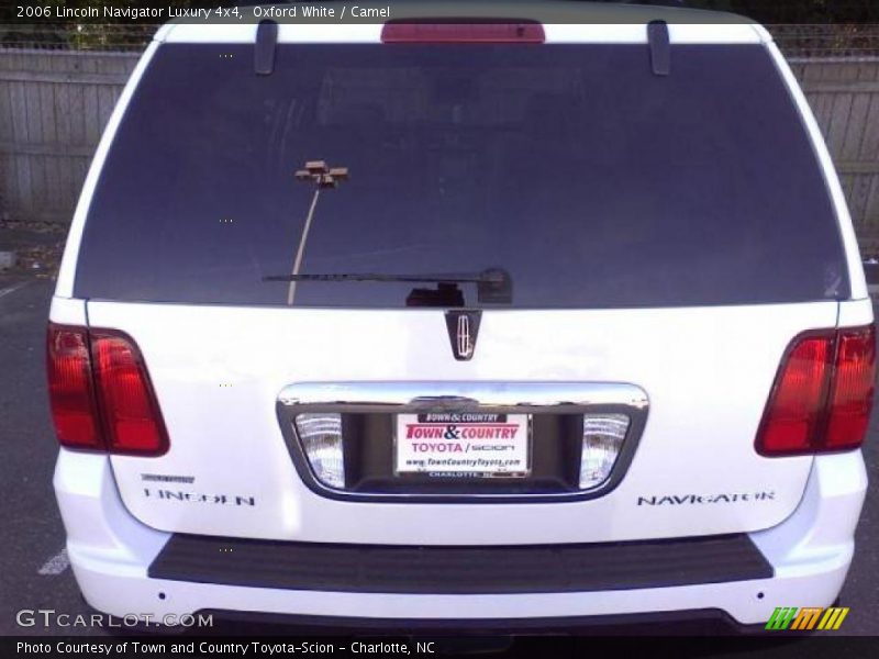 Oxford White / Camel 2006 Lincoln Navigator Luxury 4x4