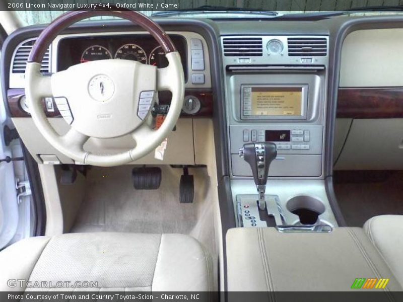 Dashboard of 2006 Navigator Luxury 4x4