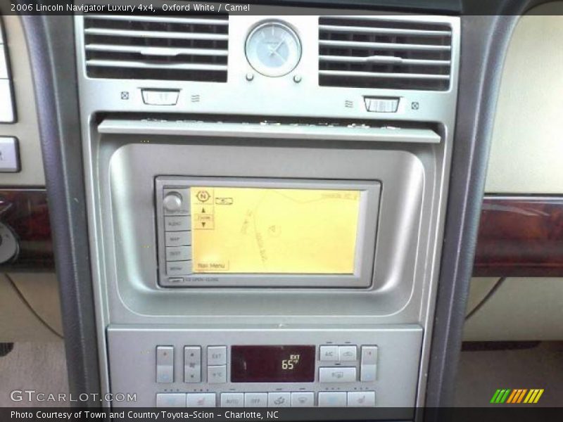 Controls of 2006 Navigator Luxury 4x4