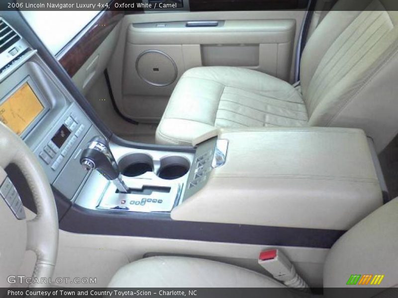  2006 Navigator Luxury 4x4 Camel Interior