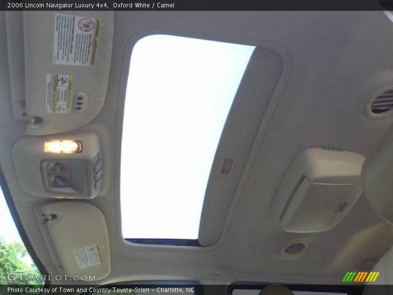 Sunroof of 2006 Navigator Luxury 4x4