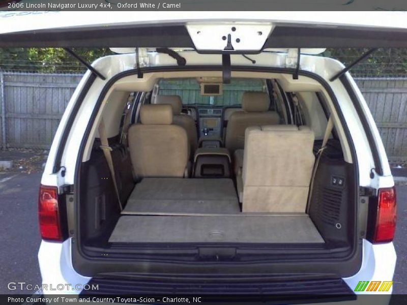  2006 Navigator Luxury 4x4 Trunk