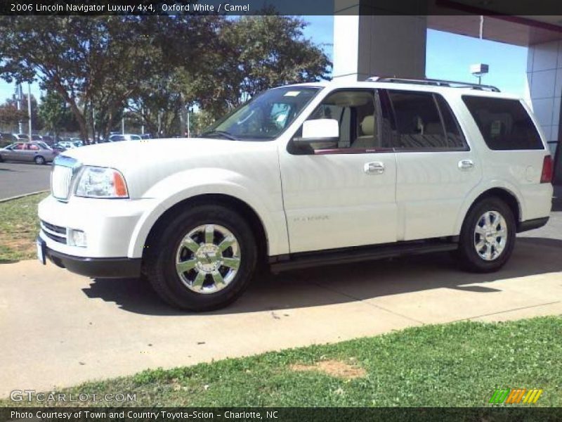  2006 Navigator Luxury 4x4 Oxford White