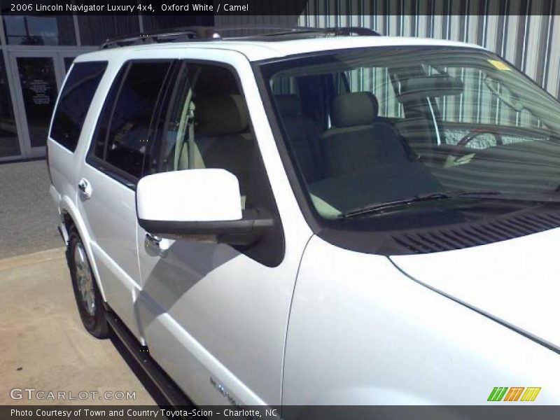 Oxford White / Camel 2006 Lincoln Navigator Luxury 4x4