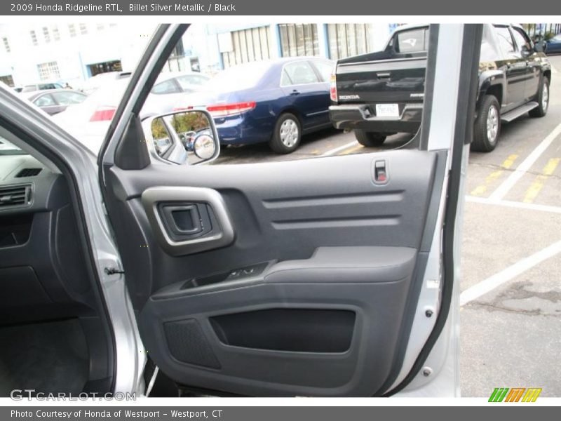 Door Panel of 2009 Ridgeline RTL