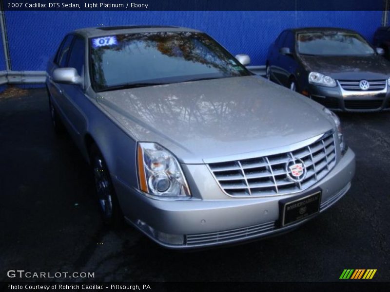 Light Platinum / Ebony 2007 Cadillac DTS Sedan