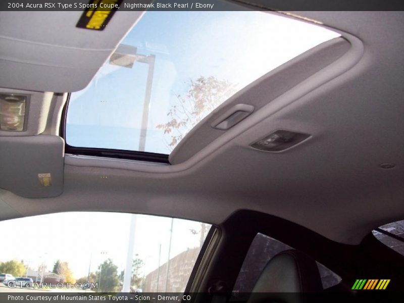Sunroof of 2004 RSX Type S Sports Coupe