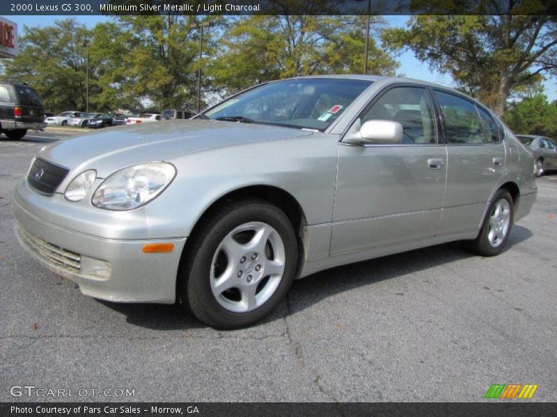 Front 3/4 View of 2000 GS 300