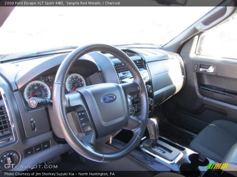 Dashboard of 2009 Escape XLT Sport 4WD