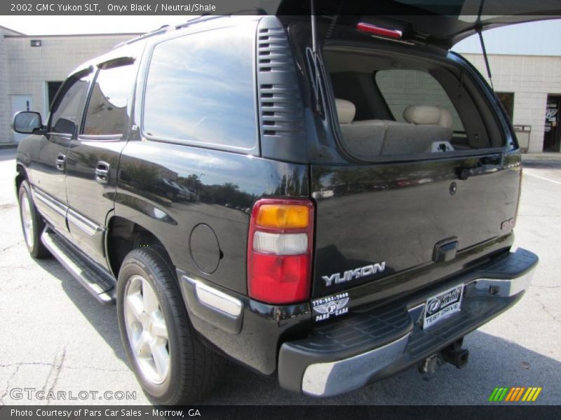 Onyx Black / Neutral/Shale 2002 GMC Yukon SLT