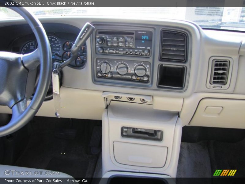 Dashboard of 2002 Yukon SLT