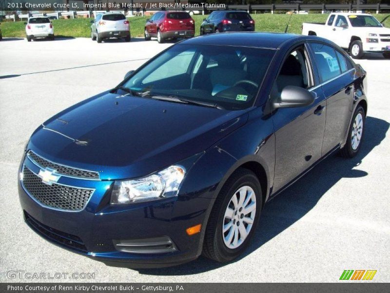 Front 3/4 View of 2011 Cruze LS