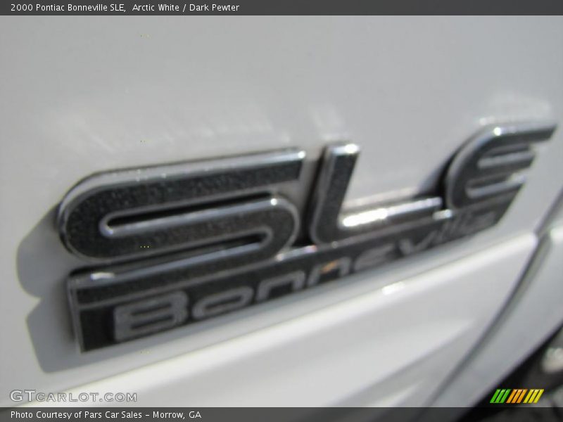 Arctic White / Dark Pewter 2000 Pontiac Bonneville SLE