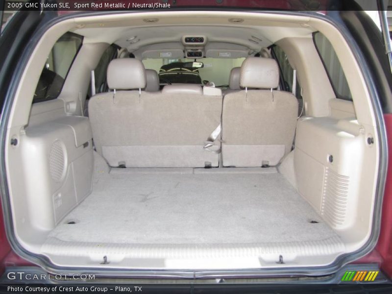  2005 Yukon SLE Trunk