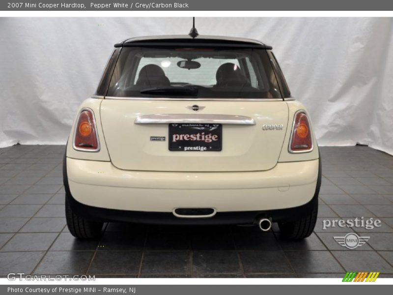 Pepper White / Grey/Carbon Black 2007 Mini Cooper Hardtop