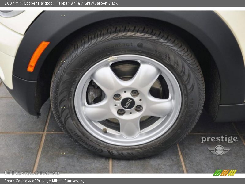 Pepper White / Grey/Carbon Black 2007 Mini Cooper Hardtop