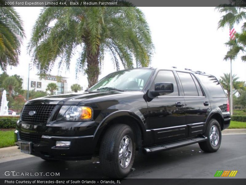 Front 3/4 View of 2006 Expedition Limited 4x4