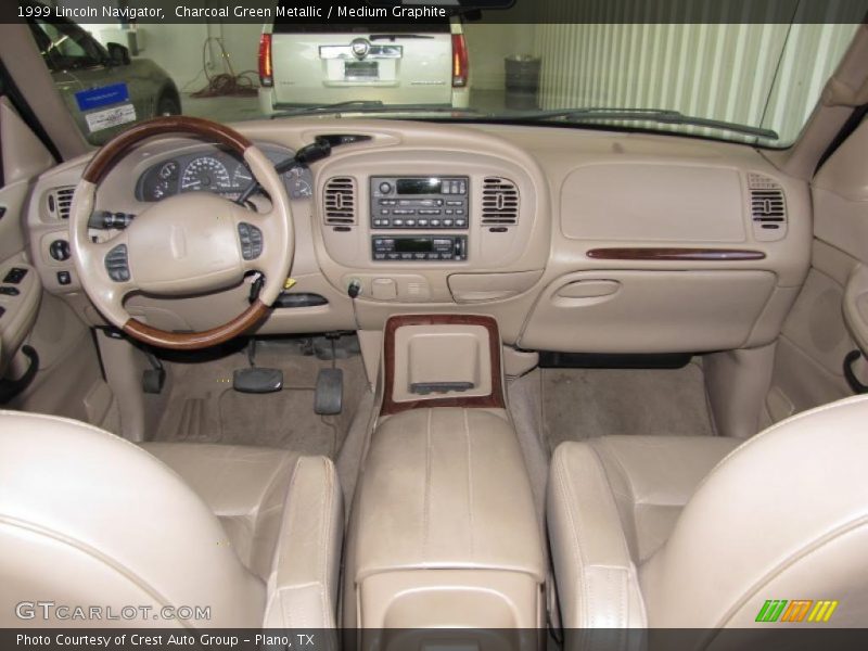 Dashboard of 1999 Navigator 