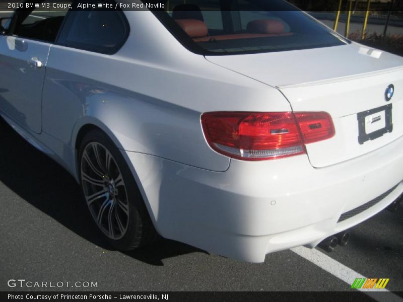 Alpine White / Fox Red Novillo 2010 BMW M3 Coupe