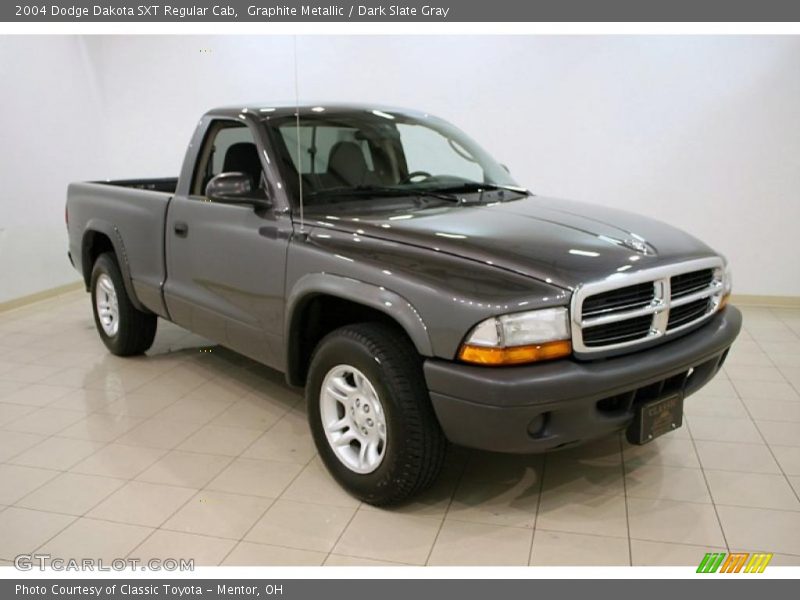 Front 3/4 View of 2004 Dakota SXT Regular Cab