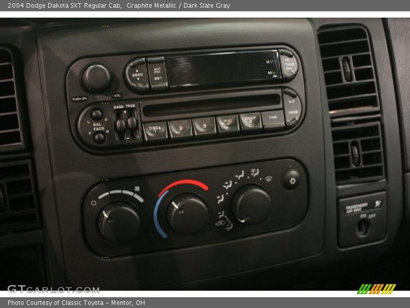 Controls of 2004 Dakota SXT Regular Cab