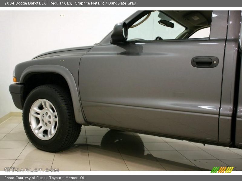 Graphite Metallic / Dark Slate Gray 2004 Dodge Dakota SXT Regular Cab