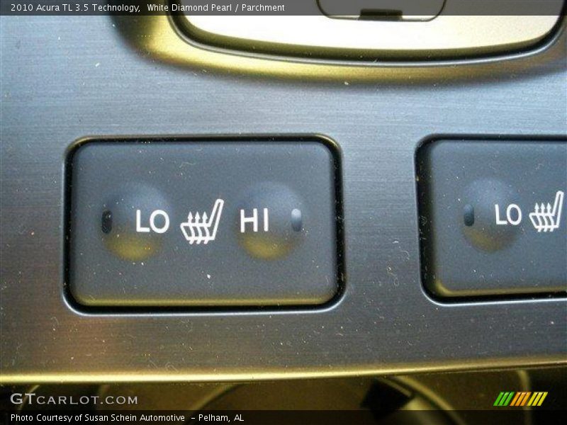 Controls of 2010 TL 3.5 Technology