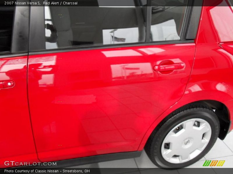 Red Alert / Charcoal 2007 Nissan Versa S