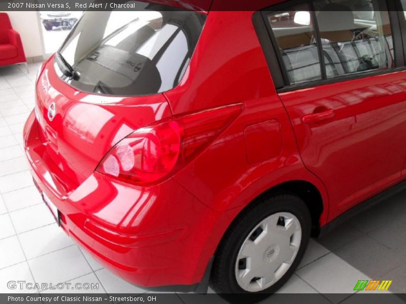 Red Alert / Charcoal 2007 Nissan Versa S