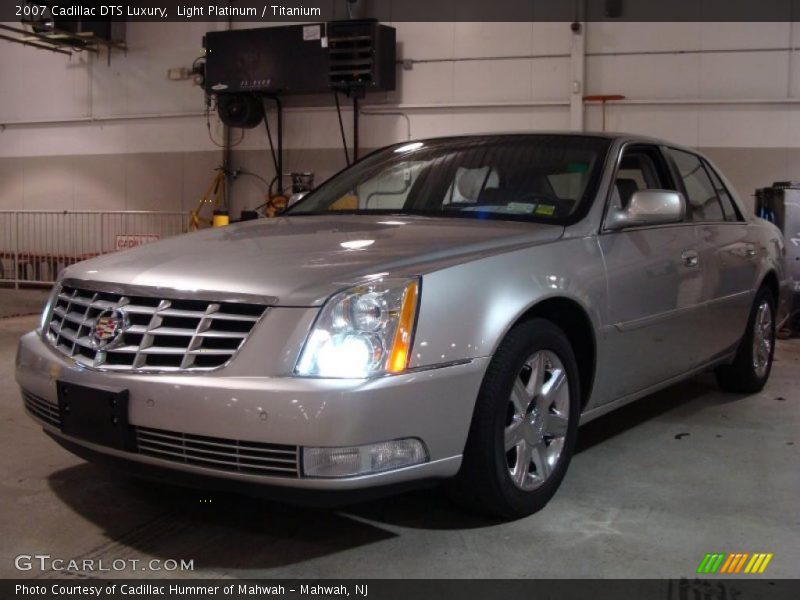 Light Platinum / Titanium 2007 Cadillac DTS Luxury