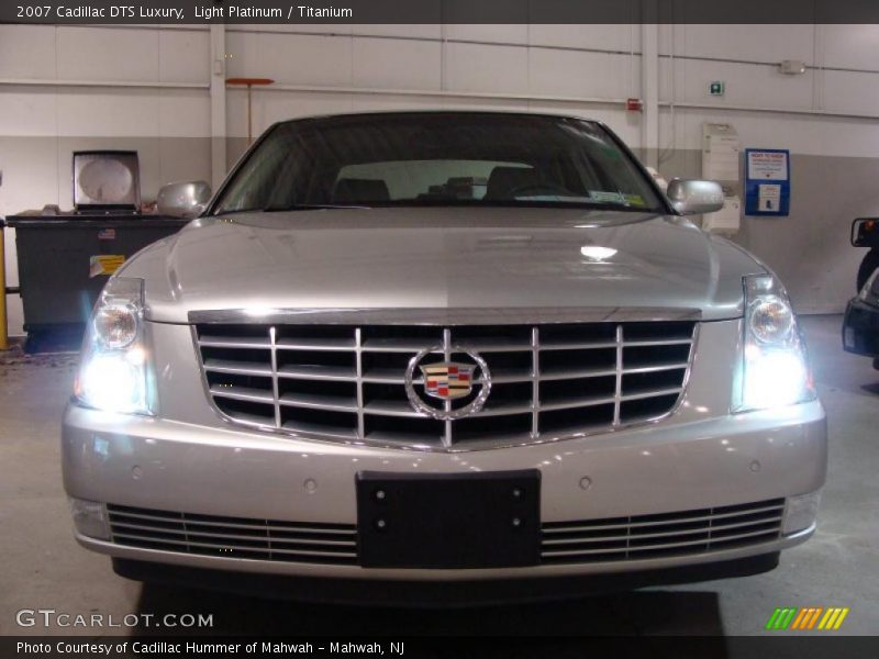 Light Platinum / Titanium 2007 Cadillac DTS Luxury