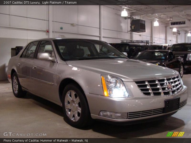 Light Platinum / Titanium 2007 Cadillac DTS Luxury