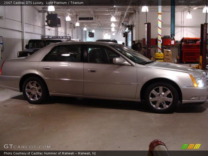 Light Platinum / Titanium 2007 Cadillac DTS Luxury