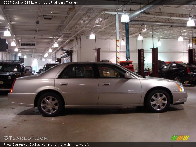 Light Platinum / Titanium 2007 Cadillac DTS Luxury