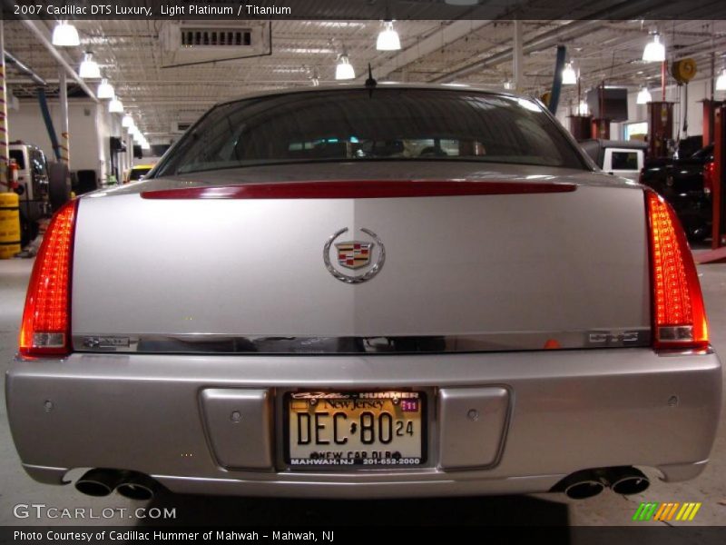 Light Platinum / Titanium 2007 Cadillac DTS Luxury