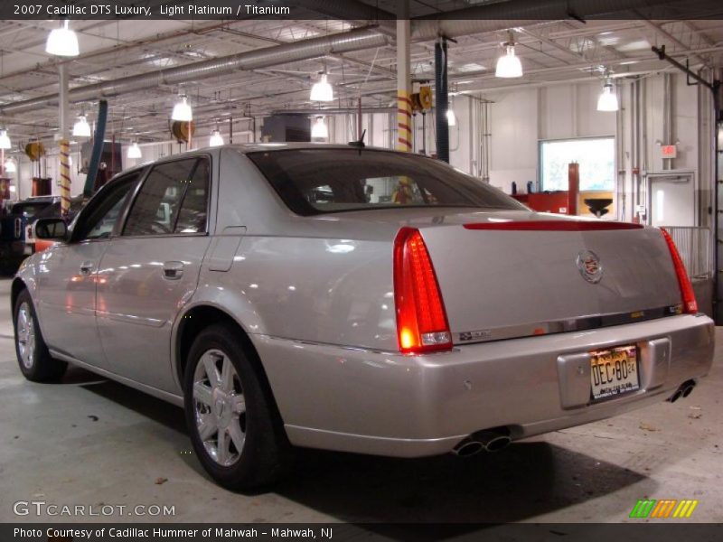 Light Platinum / Titanium 2007 Cadillac DTS Luxury
