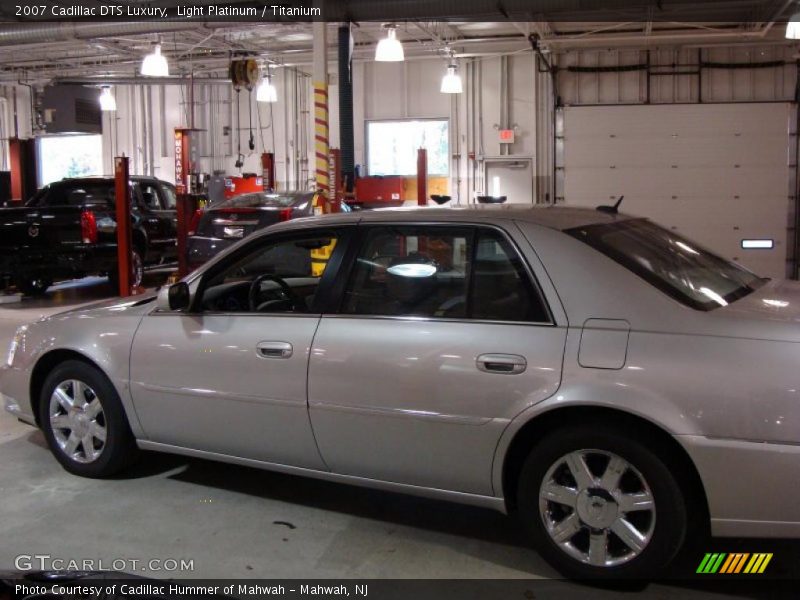 Light Platinum / Titanium 2007 Cadillac DTS Luxury