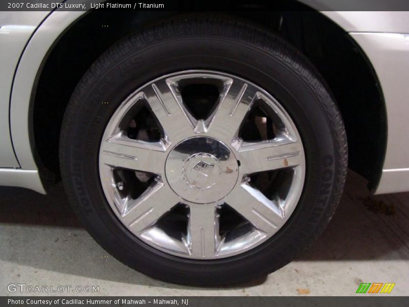 Light Platinum / Titanium 2007 Cadillac DTS Luxury