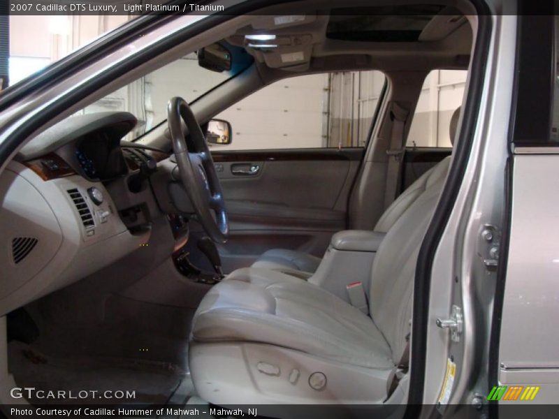 Light Platinum / Titanium 2007 Cadillac DTS Luxury