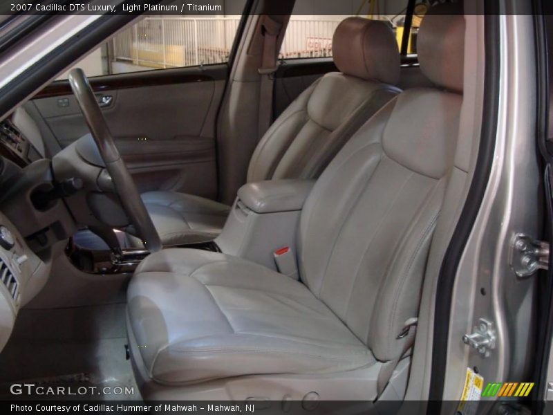 Light Platinum / Titanium 2007 Cadillac DTS Luxury